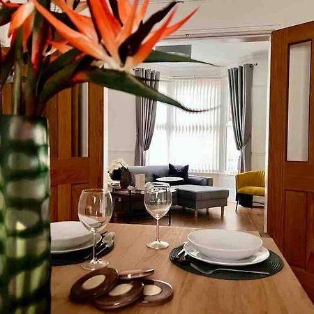 Anfield Home Sleeps 5 Close To Lfc Free Parking Ливерпуль Экстерьер фото