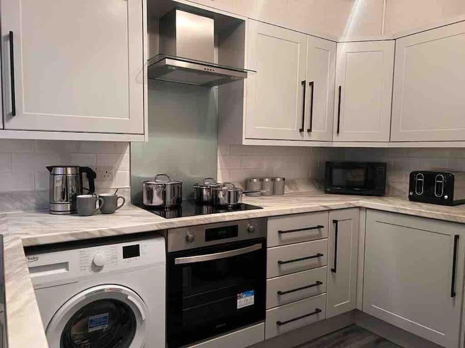 Anfield Home Sleeps 5 Close To Lfc Free Parking Ливерпуль Экстерьер фото