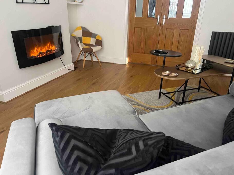 Anfield Home Sleeps 5 Close To Lfc Free Parking Ливерпуль Экстерьер фото
