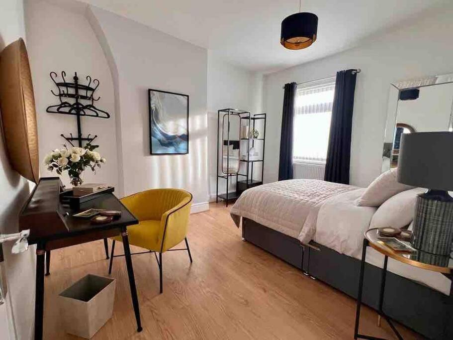 Anfield Home Sleeps 5 Close To Lfc Free Parking Ливерпуль Экстерьер фото