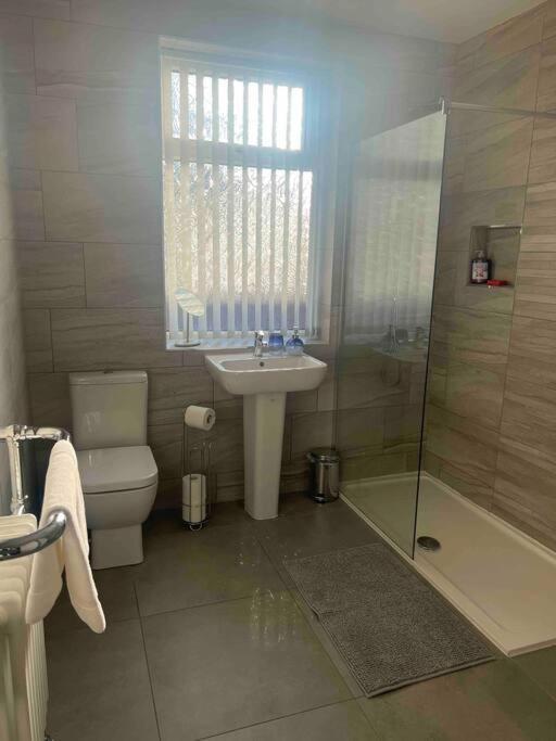 Anfield Home Sleeps 5 Close To Lfc Free Parking Ливерпуль Экстерьер фото