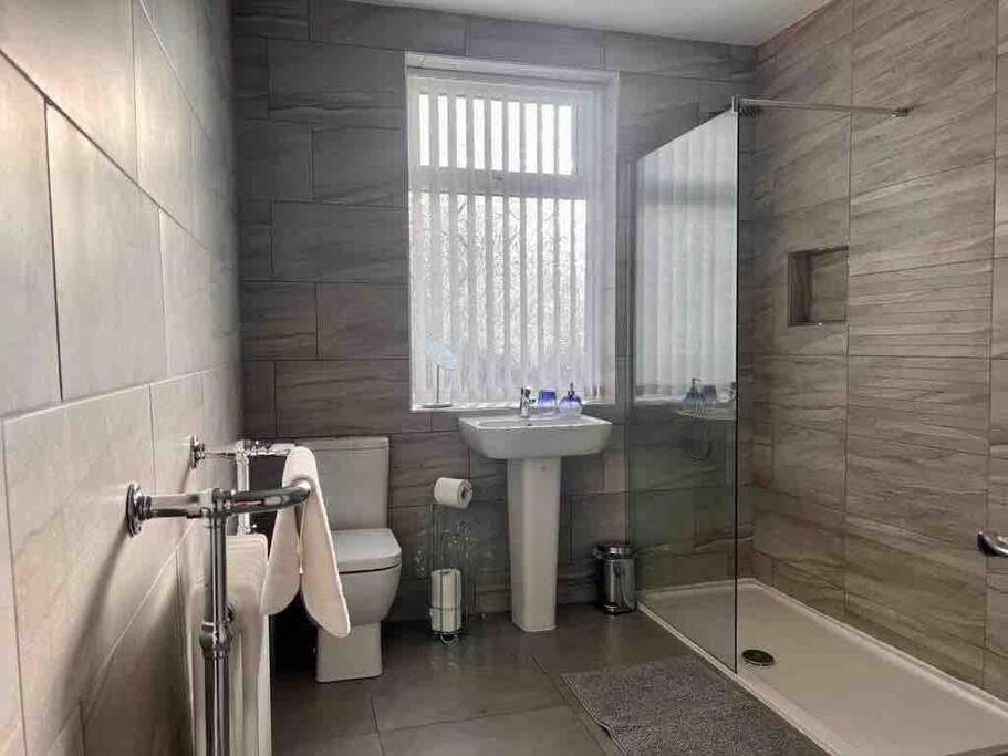 Anfield Home Sleeps 5 Close To Lfc Free Parking Ливерпуль Экстерьер фото
