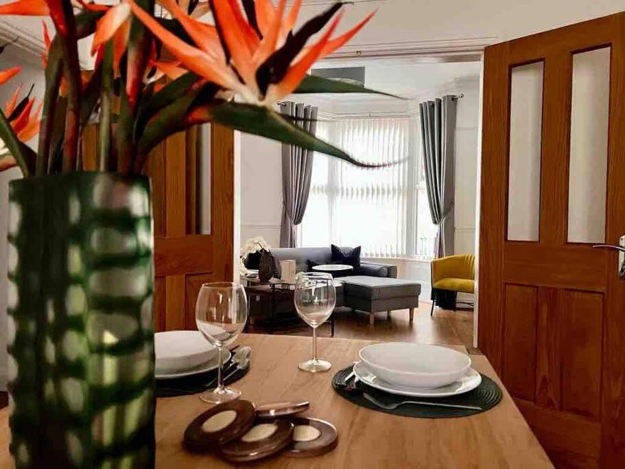 Anfield Home Sleeps 5 Close To Lfc Free Parking Ливерпуль Экстерьер фото