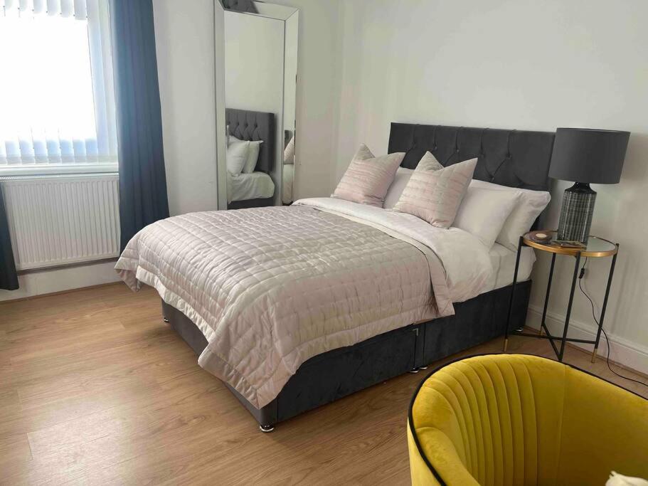 Anfield Home Sleeps 5 Close To Lfc Free Parking Ливерпуль Экстерьер фото
